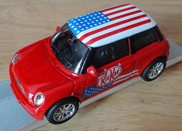 รถเหล็กมินิคูเปอร์ ของพรีเมี่ยม Limited Edition สุดเก๋จาก KITKAT ลายธงอเมริกา ที่ตลาดรถไฟ คันละ 600+