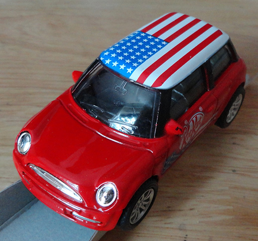 รถเหล็กมินิคูเปอร์ ของพรีเมี่ยม Limited Edition สุดเก๋จาก KITKAT ลายธงอเมริกา ที่ตลาดรถไฟ คันละ 600+