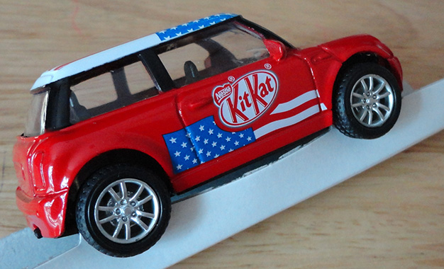รถเหล็กมินิคูเปอร์ ของพรีเมี่ยม Limited Edition สุดเก๋จาก KITKAT ลายธงอเมริกา ที่ตลาดรถไฟ คันละ 600+