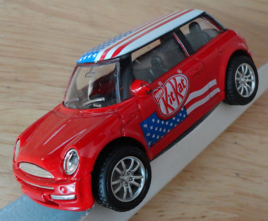 รถเหล็กมินิคูเปอร์ ของพรีเมี่ยม Limited Edition สุดเก๋จาก KITKAT ลายธงอเมริกา ที่ตลาดรถไฟ คันละ 600+