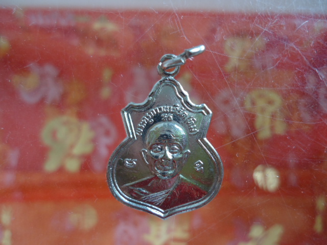 เหรียญคอน้ำเต้าย้อนยุคปี 2554 เคาะเดียวแดง!!!