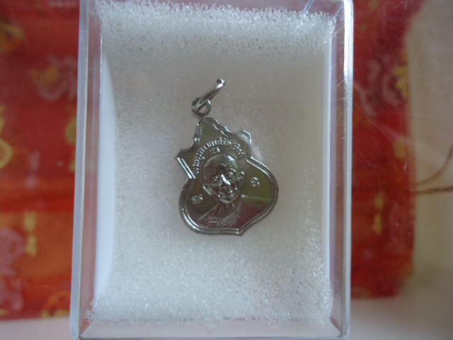 เหรียญคอน้ำเต้าย้อนยุคปี 2554 เคาะเดียวแดง!!!