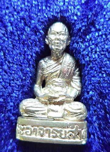 รูปหล่อลพ.สาคร รุ่นชินบัญชร 5รอบ เนื้อเงินครับ