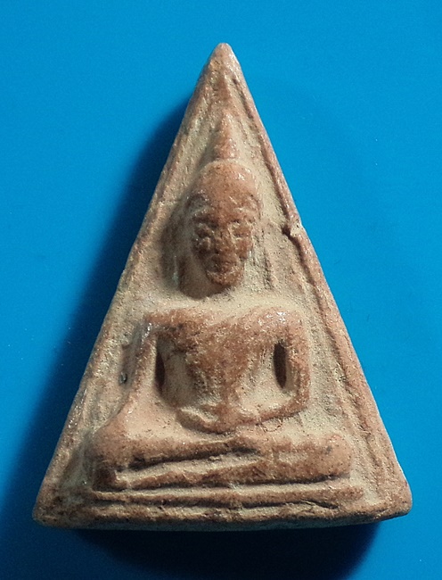 พระนางพญา หลังอุ เนื้อดิน