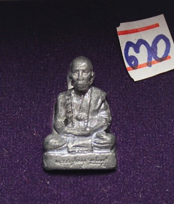 พระรูปหล่อหลวงปู่คำบุ เนื้อตะกั่ว พร้อมกล่องกำมะ สวยๆ ครับ 