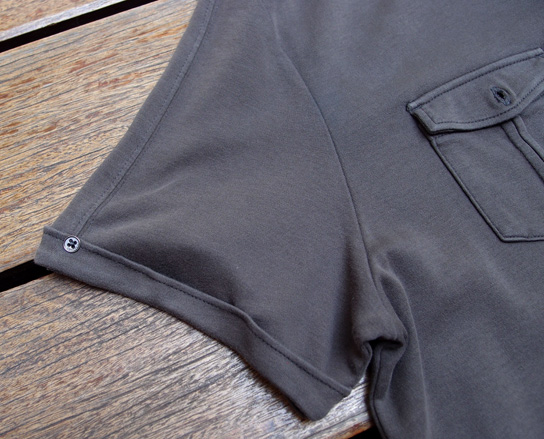 เสื้อ Calvin Klein ของแท้ คอปก กระเป๋าคู่ เบอร์ L