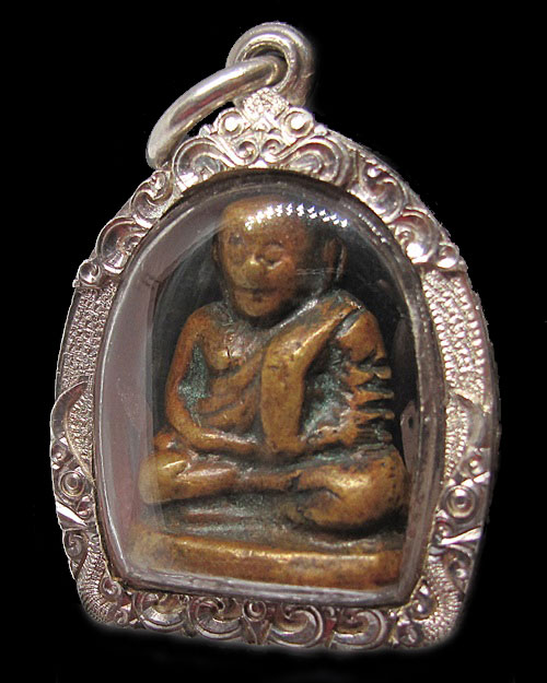 หลวงพ่อเงิน วัดห้วยเขน จ.พิจิตร "พิมพ์ใหญ่ A แขนบั้ง" นิยมสุดครับ