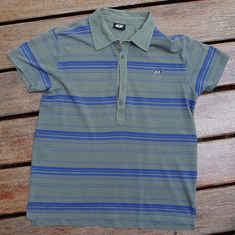 เสื้อยืดคอปก 5S DSL จากญี่ปุ่น ดีไซน์กระดุมคอหน้ายาว สีเทาอมเขียว ลายทาง / พิเศษ มีแถม APART OR DIE