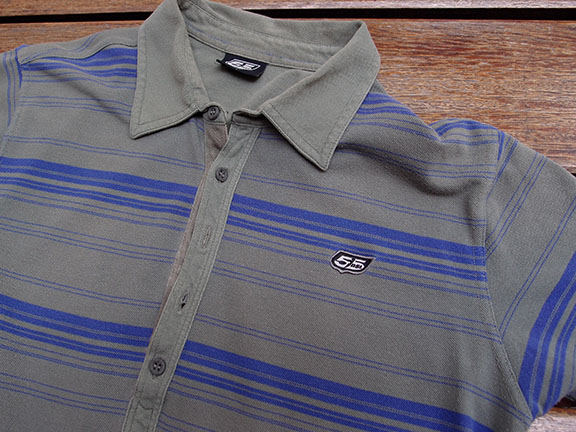 เสื้อยืดคอปก 5S DSL จากญี่ปุ่น ดีไซน์กระดุมคอหน้ายาว สีเทาอมเขียว ลายทาง / พิเศษ มีแถม APART OR DIE