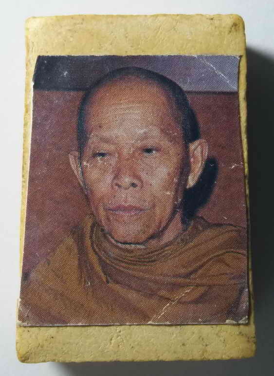 30 บาท พระสมเด็จเนื้อผง หลังภาพถ่าย เก่าครับ ไม่แพง