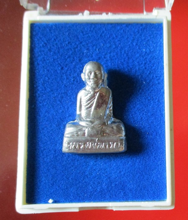 รูปหล่อหลวงพ่อกวยย้อนยุค เนื้อแร่ (กล่องเดิม)