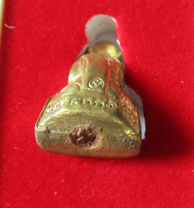 รูปหล่อหลวงพ่อกวยย้อนยุค เนื้อทองเหลือง (กล่องเดิม)