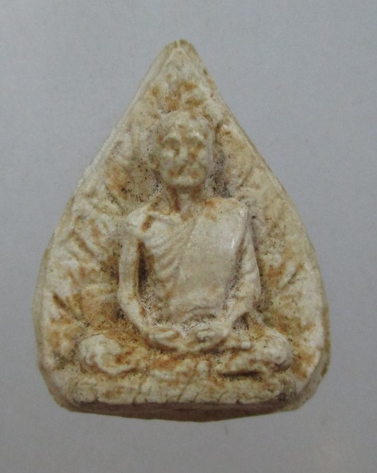 ๒๐ พระผงใบโพธิ์ท่านเจ้าคุณนรฯ   
