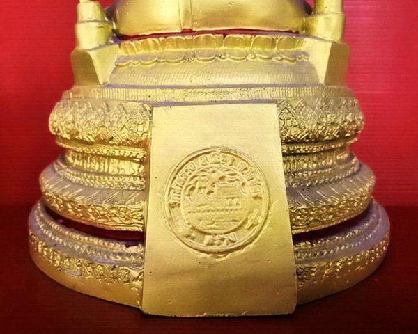 พระบูชาหลวงพ่อเพชร วัดท่าหลวง จ.พิจิตร สวยมากค่ะ