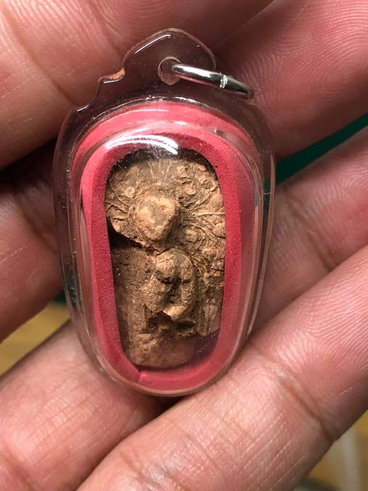 พระบาง จ.ลำพูนใครที่อยากได้เอาใว้ศึกษาเป็นองค์ครู