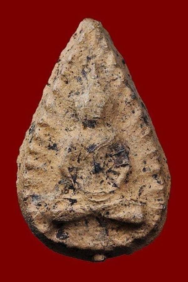 พระกลีบบัวกรุวัดลิงขบ สภาพพอสวยมีหน้ามีตา สวยๆพระหนาดีครับ พระติดรางวัลที่2มานะครับ