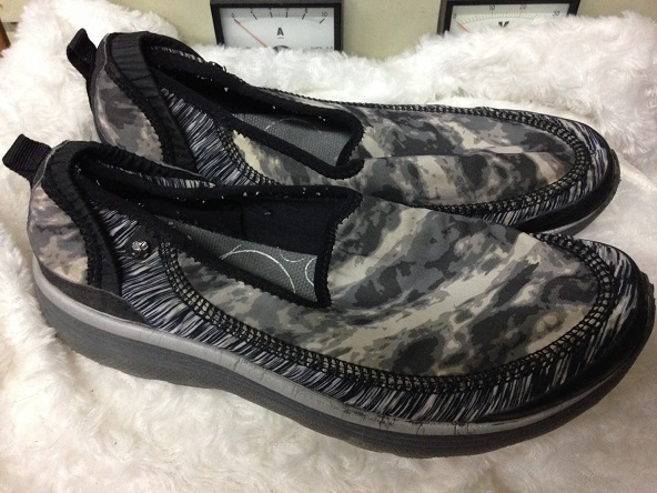 รองเท้า slip on เบอร์ 40 ยาว 25.5 cm ราคาพร้อมจัดส่งครับ