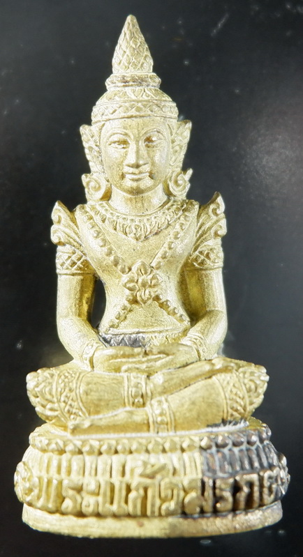 รูปหล่อลอยองค์พระแก้วมรกต หลวงปู่แสน วัดบ้านหนองจิก จ.ศรีสะเกษ เนื้อชนวน สวยครับ