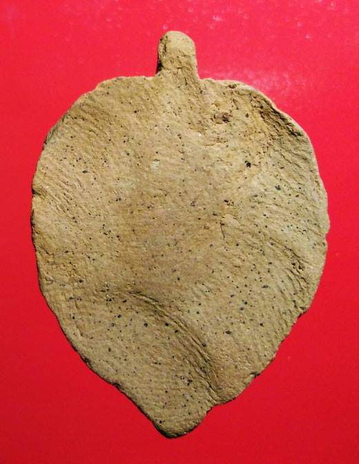 พระหลวงพ่อลี วัดอโศการาม ใบโพธิ์ เนื้อดิน สวยตามสภาพ