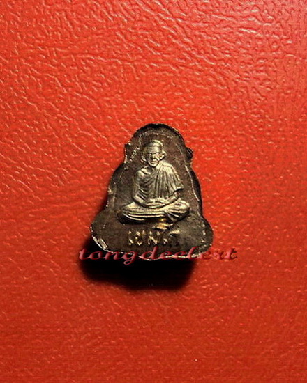 พระปิดตาจิ๋วหลังรูปเหมือน หลวงพ่อเกษม เขมโก รุ่นลาภผล พูนทวี ซินนี้ฮวดใช้ ปลอดภัยตลอดกาล เนื้อนวะค่ะ