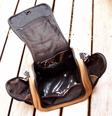 กระเป๋า Victorinox ของแท้  ทรงสวย สภาพเทพ ใส่ของจุใจ สะพายไปไหนก็เท่ห์ ถูกๆ เคาะเดียว 3,500.-