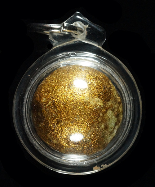 ...ลูกอมผงพรายกุมาร บรอนซ์ฝุ่น หลวงปู่ทิม ปี 2517 วัดละหารไร่ ระยอง+ บัตรรับรอง...