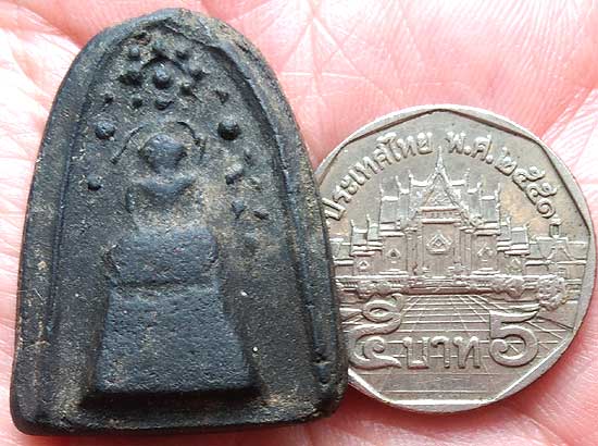 *พระกรุวัดชนะสงคราม พิมพ์ปรกโพธิ์เล็บช้าง เนื้อดินเข้าใบลาน*