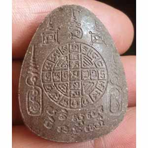 พระปิดตา ฝังตะกรุดเงิน หลังยันต์ ไม่ทราบที่ครับ