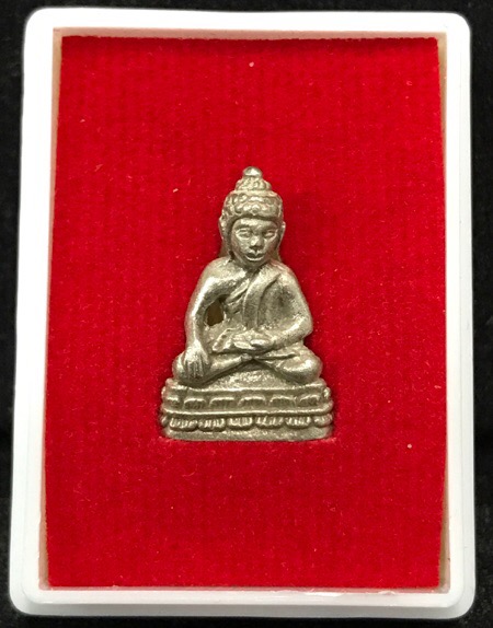 พระชัยวัฒน์ชินบัญชร รุ่น "มงคลจักรวาล"เนื้อสนวะโลหะผสมชนวนชิญบัญชรเข้มข้นหมายเลข33