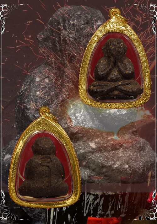 พระปิดตาหลังโค้ตอุเนื้อผงเกษรหลวงปู่คำพัน