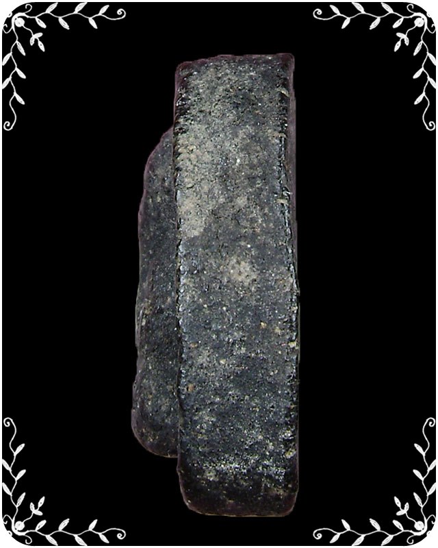 พระปิดตาหลังแบบ หลวงปู่เฮี้ยง