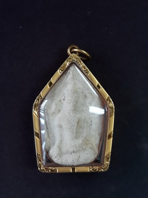 พระยอดขุนพล กรุวัดกุฎีทอง สวยเดิมพร้อมเลี่ยมทองหายากไม่ค่อยพบเห็นครับ