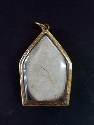 พระยอดขุนพล กรุวัดกุฎีทอง สวยเดิมพร้อมเลี่ยมทองหายากไม่ค่อยพบเห็นครับ