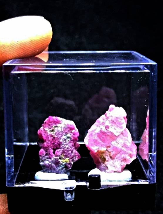 ***ทับทิมก้อนดิบ***เปิดทับทิม-Ruby ซึ่งเป็นก้อนดิบธรรมชาติสีสันสวยงาม