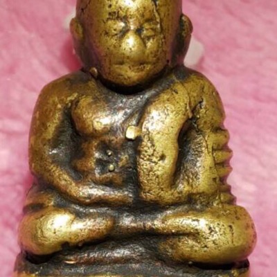 หลวงพ่อเงินวัดห้วยเขนพิมพ์ใหญ่แขนบั้ง(บล็อกแตก)