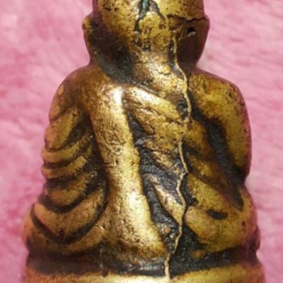 หลวงพ่อเงินวัดห้วยเขนพิมพ์ใหญ่แขนบั้ง(บล็อกแตก)