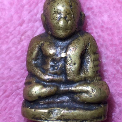 หลวงพ่อเงินวัดห้วยเขนพิมพ์ใหญ่แขนบั้ง(บล็อกแตก)