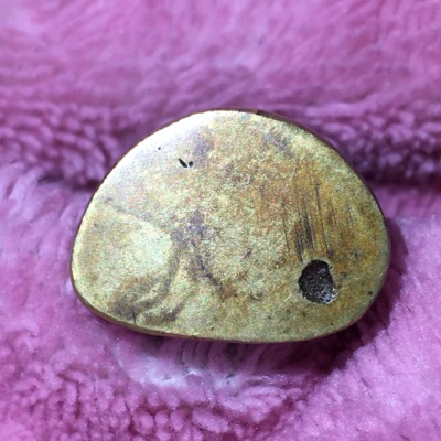 หลวงพ่อเงินวัดห้วยเขนพิมพ์ใหญ่แขนบั้ง(บล็อกแตก)