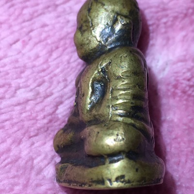 หลวงพ่อเงินวัดห้วยเขนพิมพ์ใหญ่แขนบั้ง(บล็อกแตก)