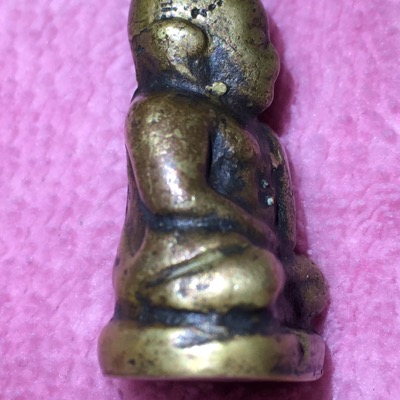 หลวงพ่อเงินวัดห้วยเขนพิมพ์ใหญ่แขนบั้ง(บล็อกแตก)