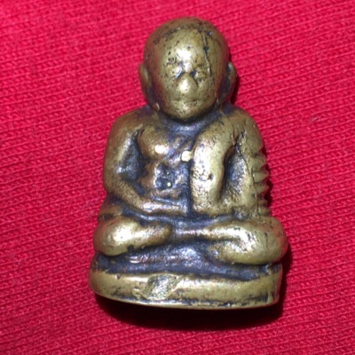 หลวงพ่อเงินวัดห้วยเขนพิมพ์ใหญ่แขนบั้ง(บล็อกแตก)