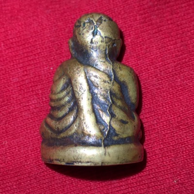 หลวงพ่อเงินวัดห้วยเขนพิมพ์ใหญ่แขนบั้ง(บล็อกแตก)