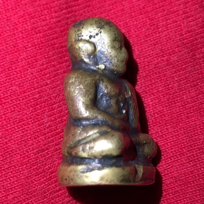 หลวงพ่อเงินวัดห้วยเขนพิมพ์ใหญ่แขนบั้ง(บล็อกแตก)