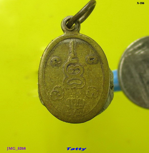 หลวงปู่ทิม วัดพระขาว เหรียญเม็ดแตง(รุ่นแรก)กะไหล่ทอง ปี2538 