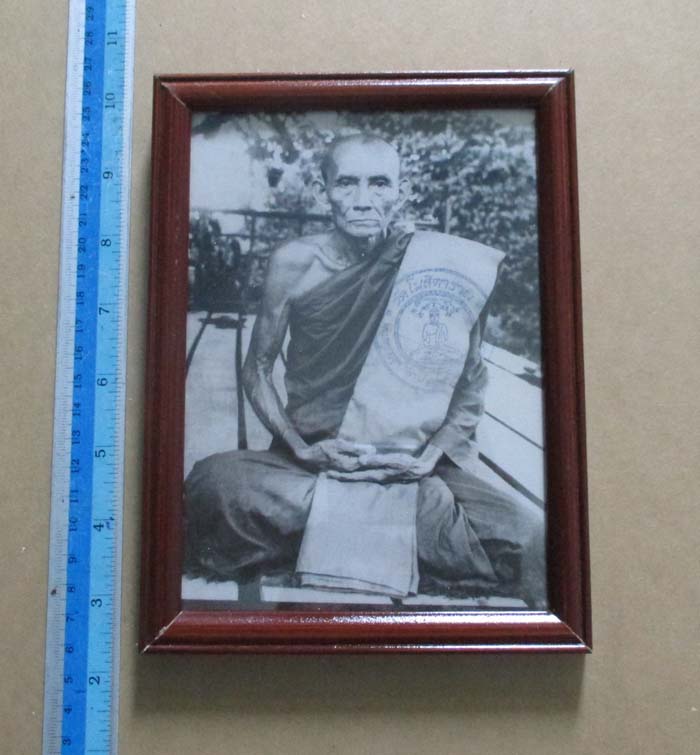 รูปถ่ายพิมพ์ขนาดบูชาย้อนยุค หลวงพ่อกวย วัดโฆษิตาราม  ปี2561 พร้อมกรอบบูชา