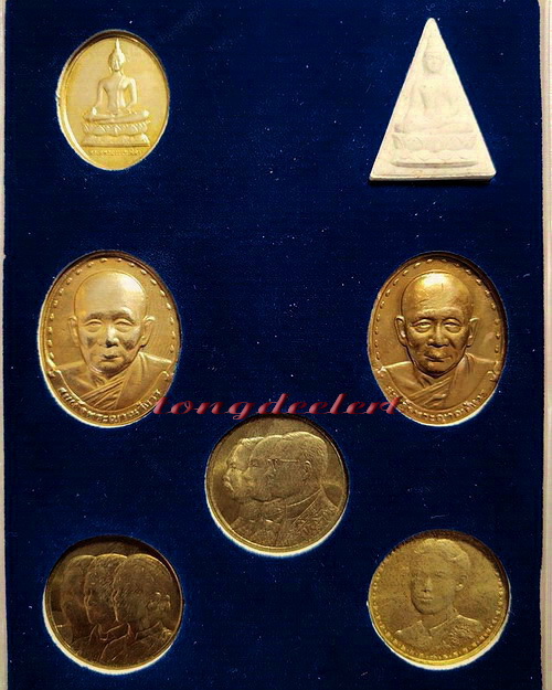 พระชุดสมเด็จพระญาณสังวร วัดบวรนิเวศวิหาร ปี 2529 สมทบทุนสร้างตึกภปร. โรงพยาบาลจุฬาลงกรณ์ สวยมากค่ะ