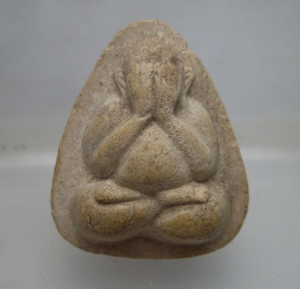 พระปิดตาเนื้อผง หลังฉัตร พระญาณสังวร วัดบวร ปี19 เดิมๆครับ 