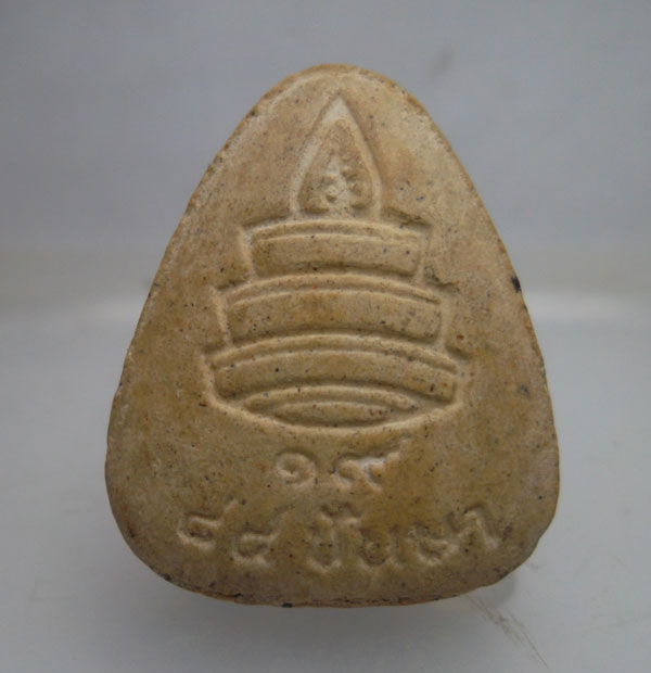 พระปิดตาเนื้อผง หลังฉัตร พระญาณสังวร วัดบวร ปี19 เดิมๆครับ 