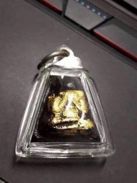 พระปิดตา พิมพ์หลังตะแกรง หลวงปู่เหมือน ปี2522 เนื้อผงว่านจุ่มรัก ปิดทอง วัดกำแพง จ.ชลบุรี