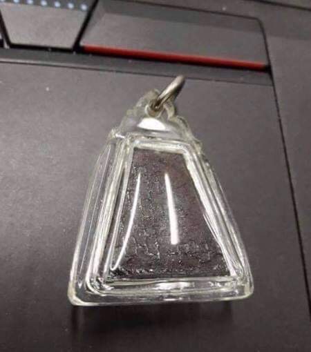 พระปิดตา พิมพ์หลังตะแกรง หลวงปู่เหมือน ปี2522 เนื้อผงว่านจุ่มรัก ปิดทอง วัดกำแพง จ.ชลบุรี